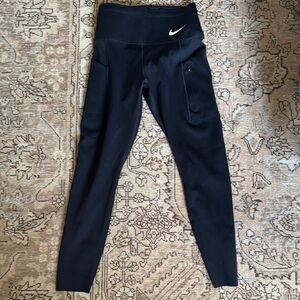 Brand new, never worn Women’s Nike Black Leggings with Pockets, Size M